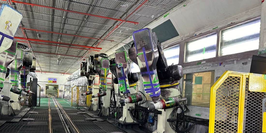 Robot Kawasaki instalado sobre su base